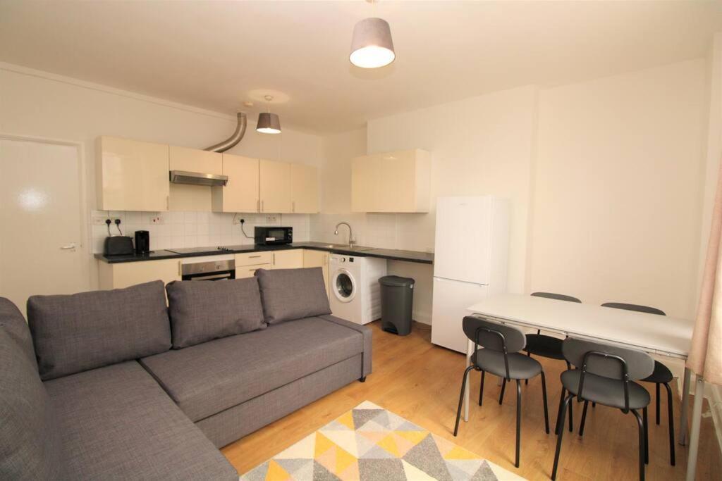 Ideal 2 Bed Flat Close To City Apartment London Luaran gambar